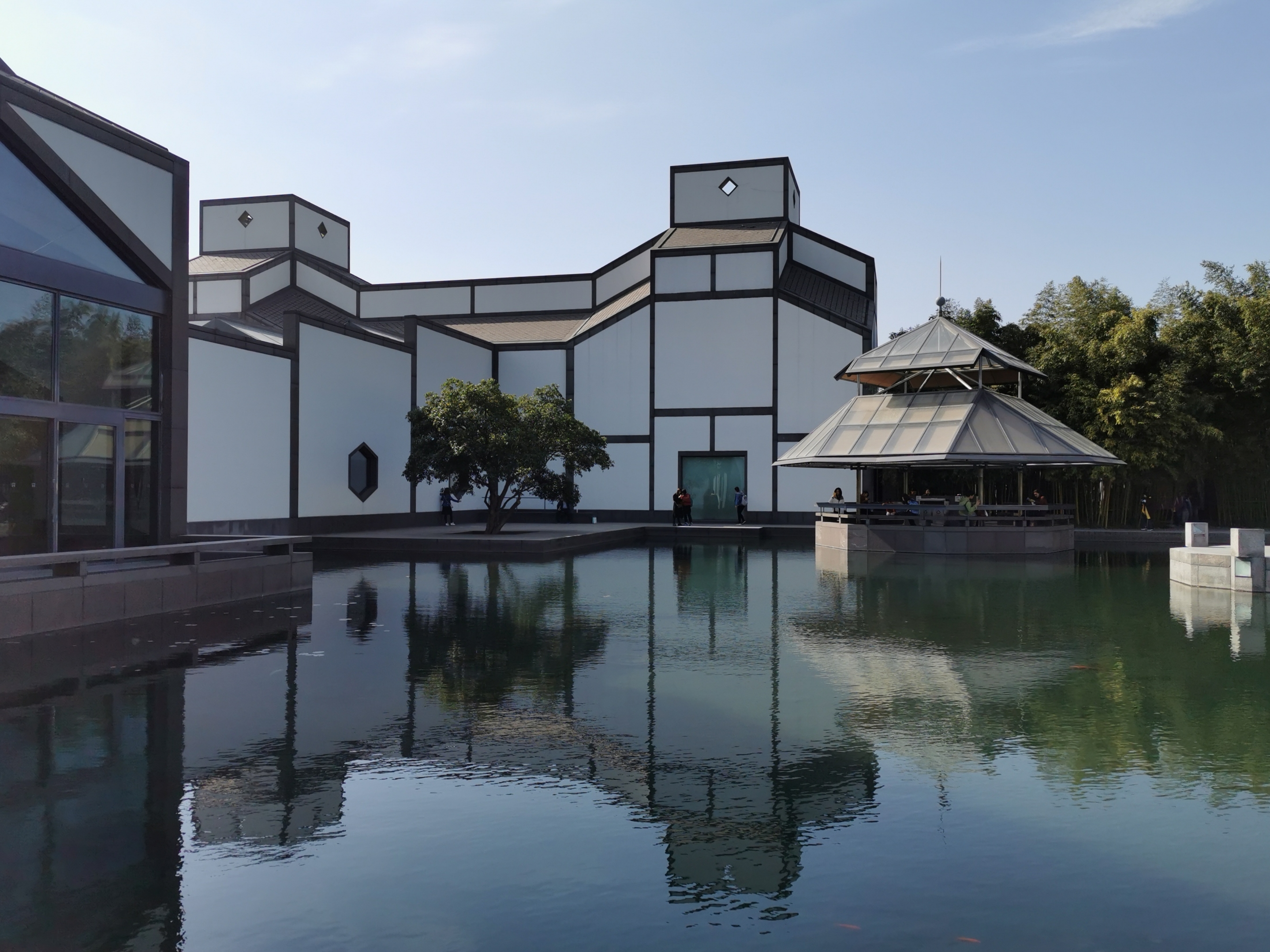 2006年10月6日,苏州博物馆新馆建成并正式对外开放.