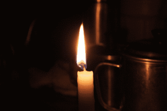 点一根蜡烛为你们照亮