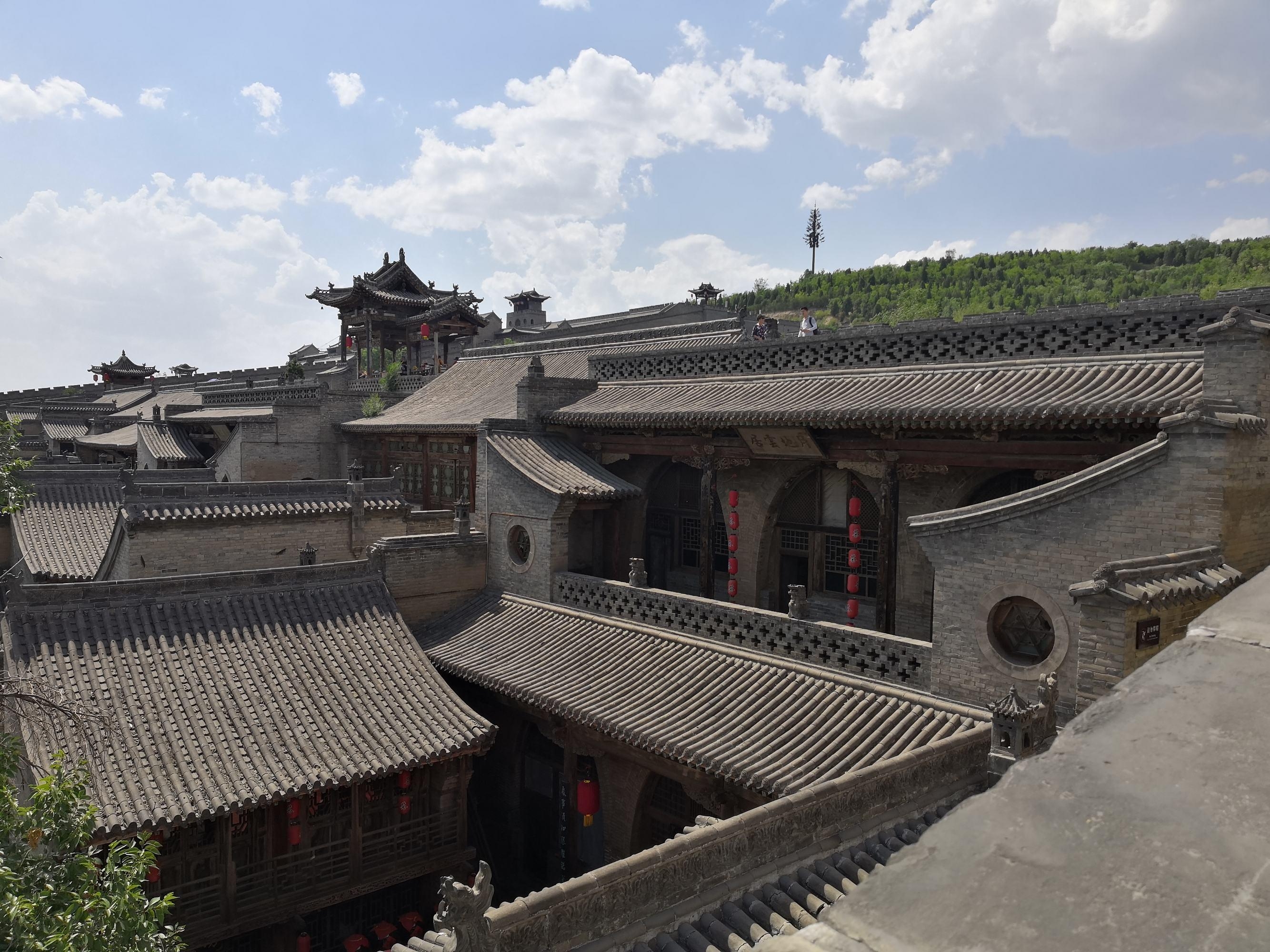 乔家大院,王家大院,曹家大院,李家大院,常家庄园等.