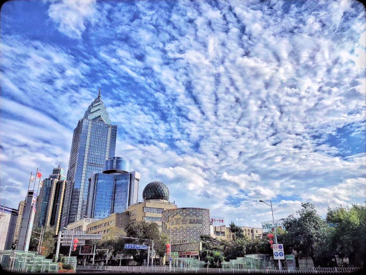 漫步乌鲁木齐城市的风景