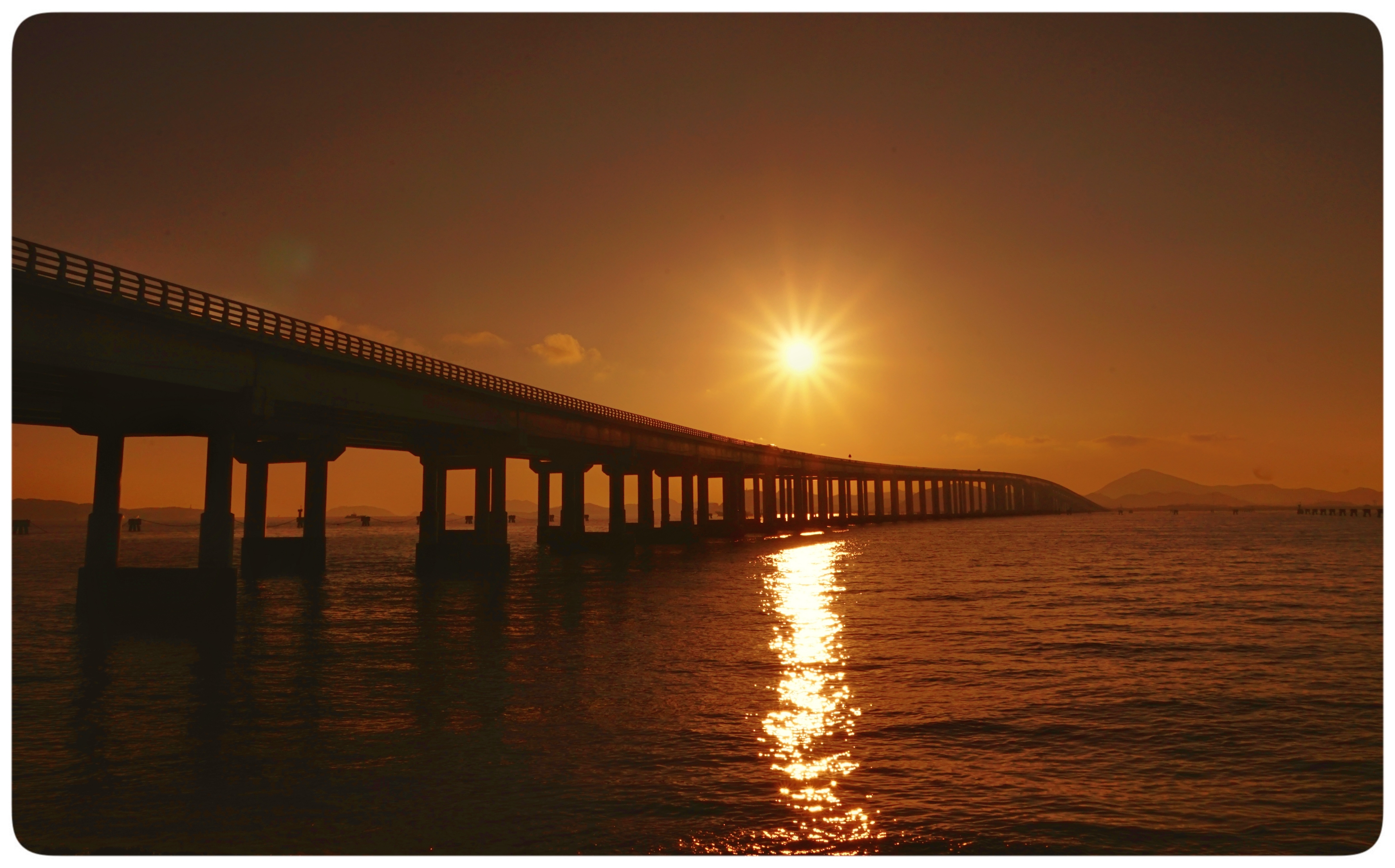 舟山朱家尖海峡大桥的日出美