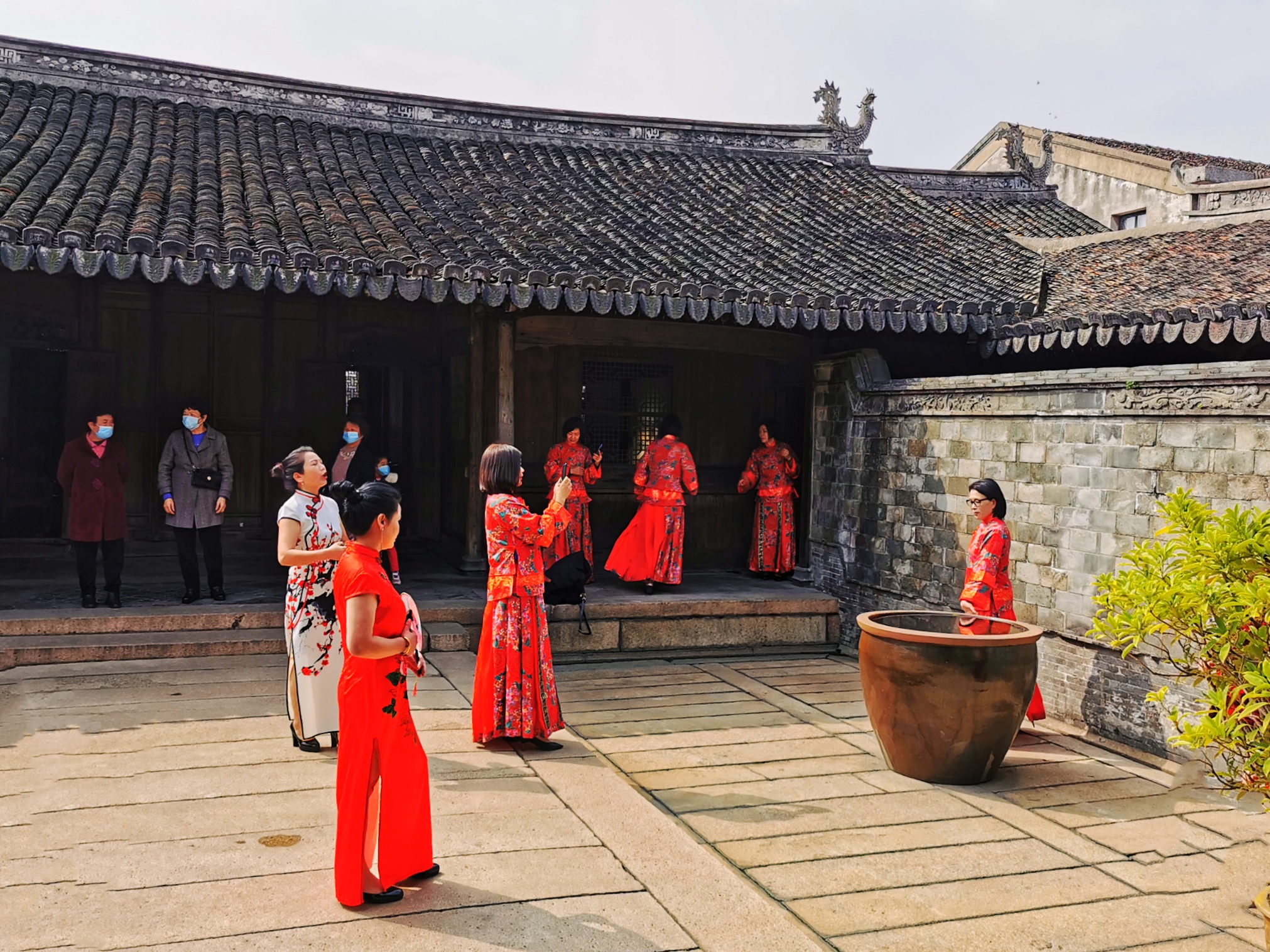 现存有都堂第,状元府第,圣旨门巷,世大夫祠,布政司祠,青石门台,花