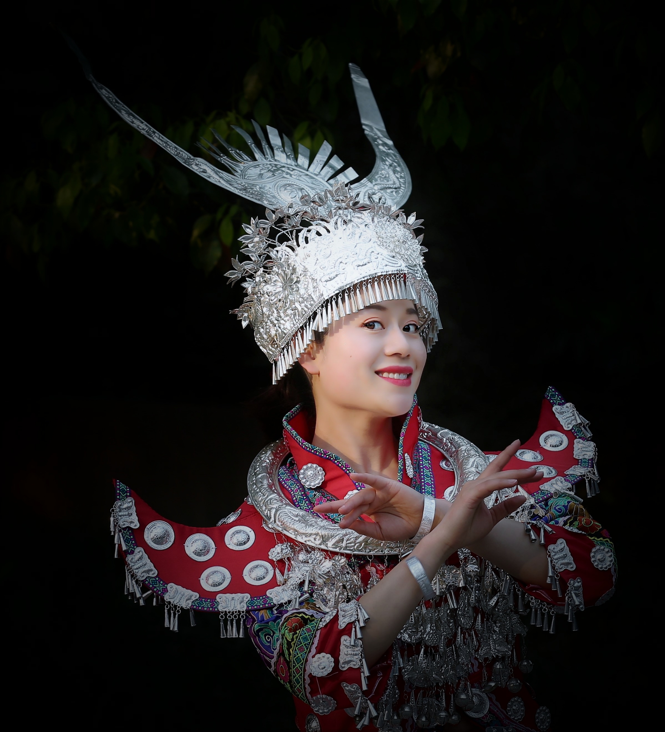 苗族少女 摄影—雷蒂森 出境—李珊