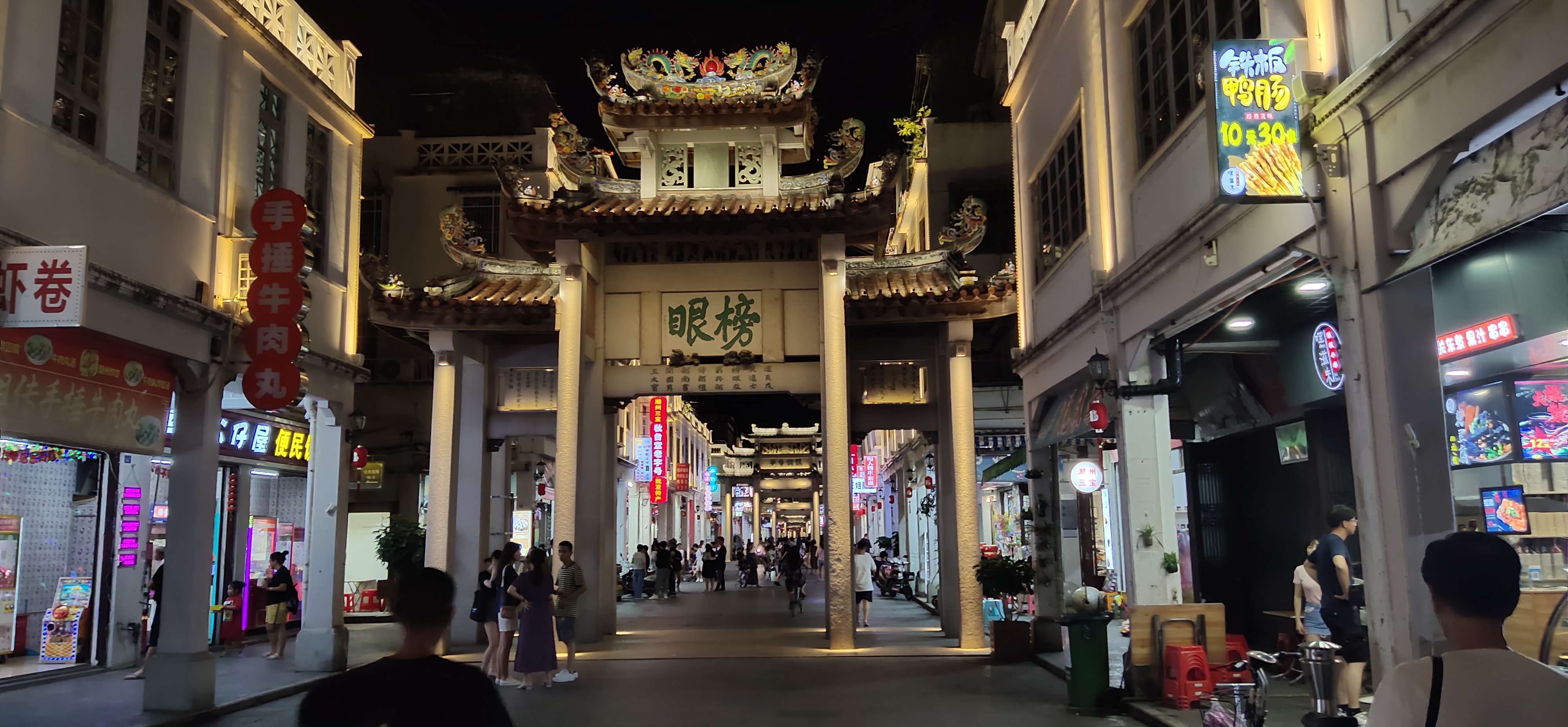 广东潮州牌坊街夜色景观印象