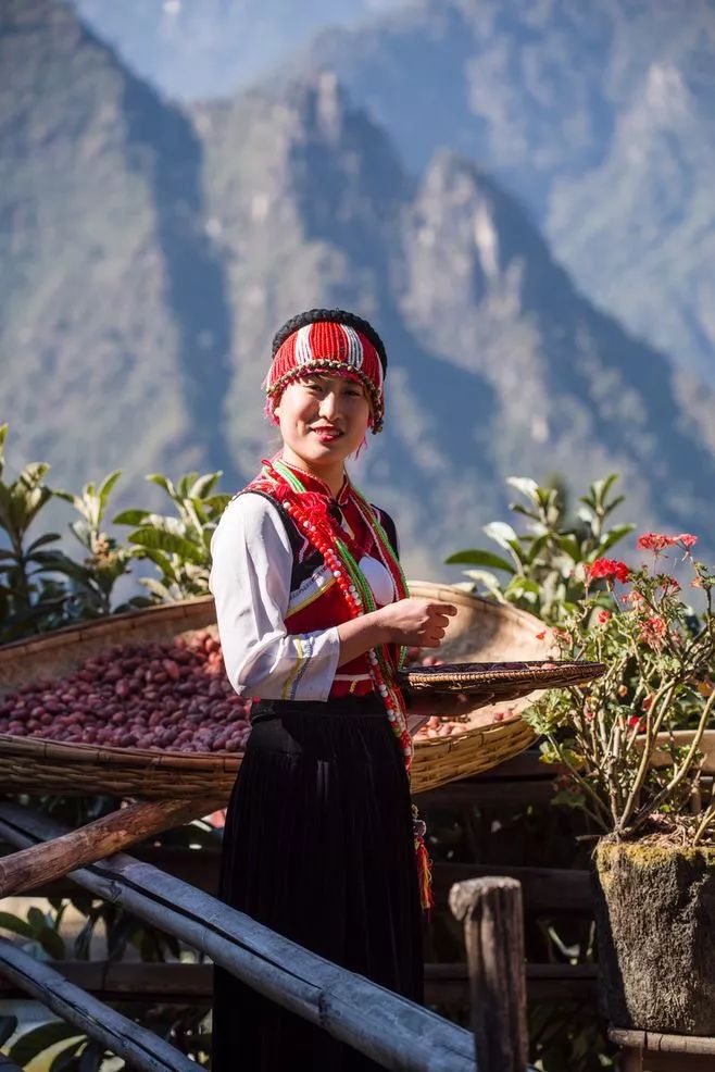 其民族居住于怒江两岸, 他们有自己的语言, 仙女节是怒族人的传统节日