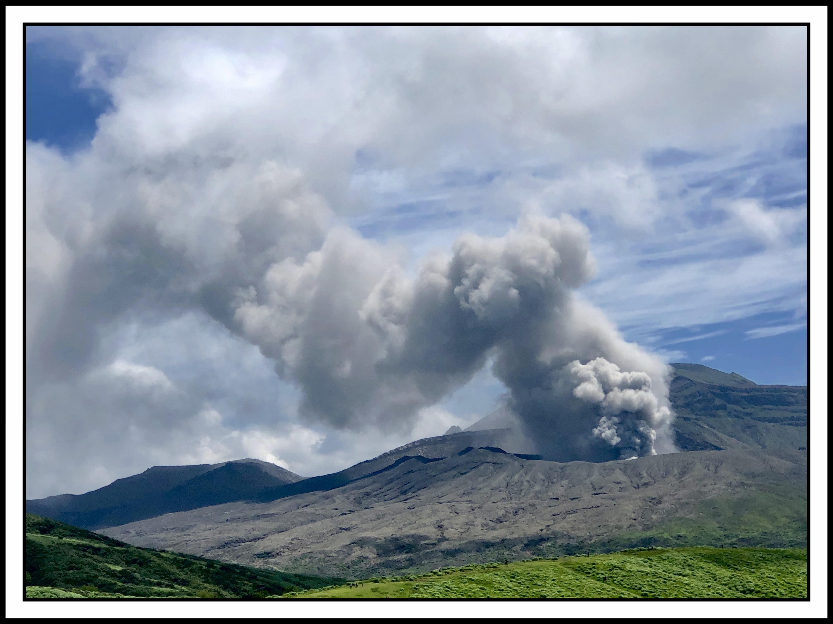 【首发】记录日本阿苏活火山的爆发