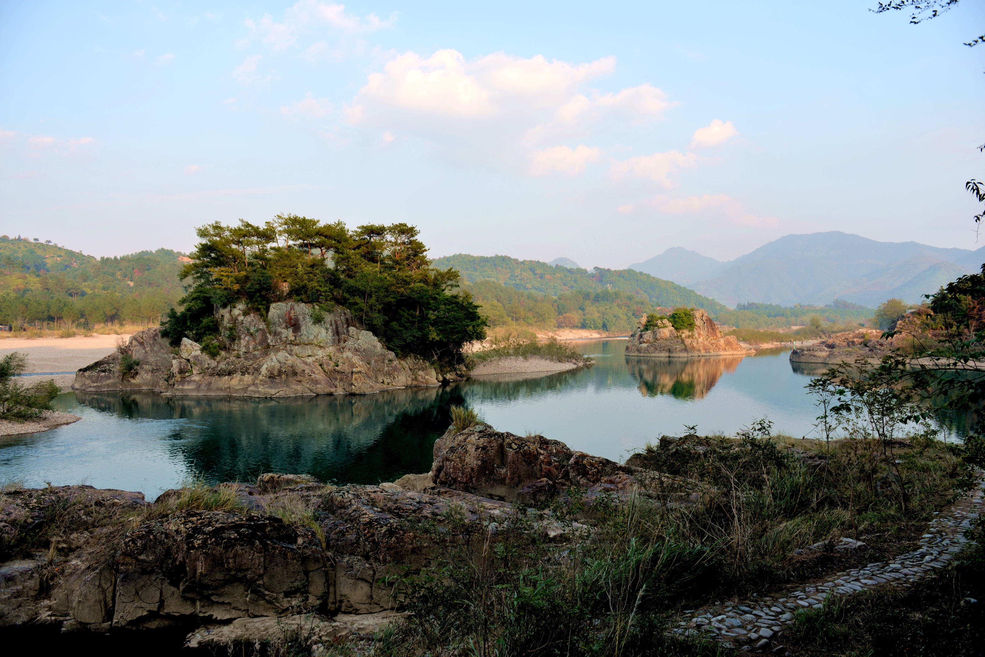 游览浙江楠溪江狮子岩