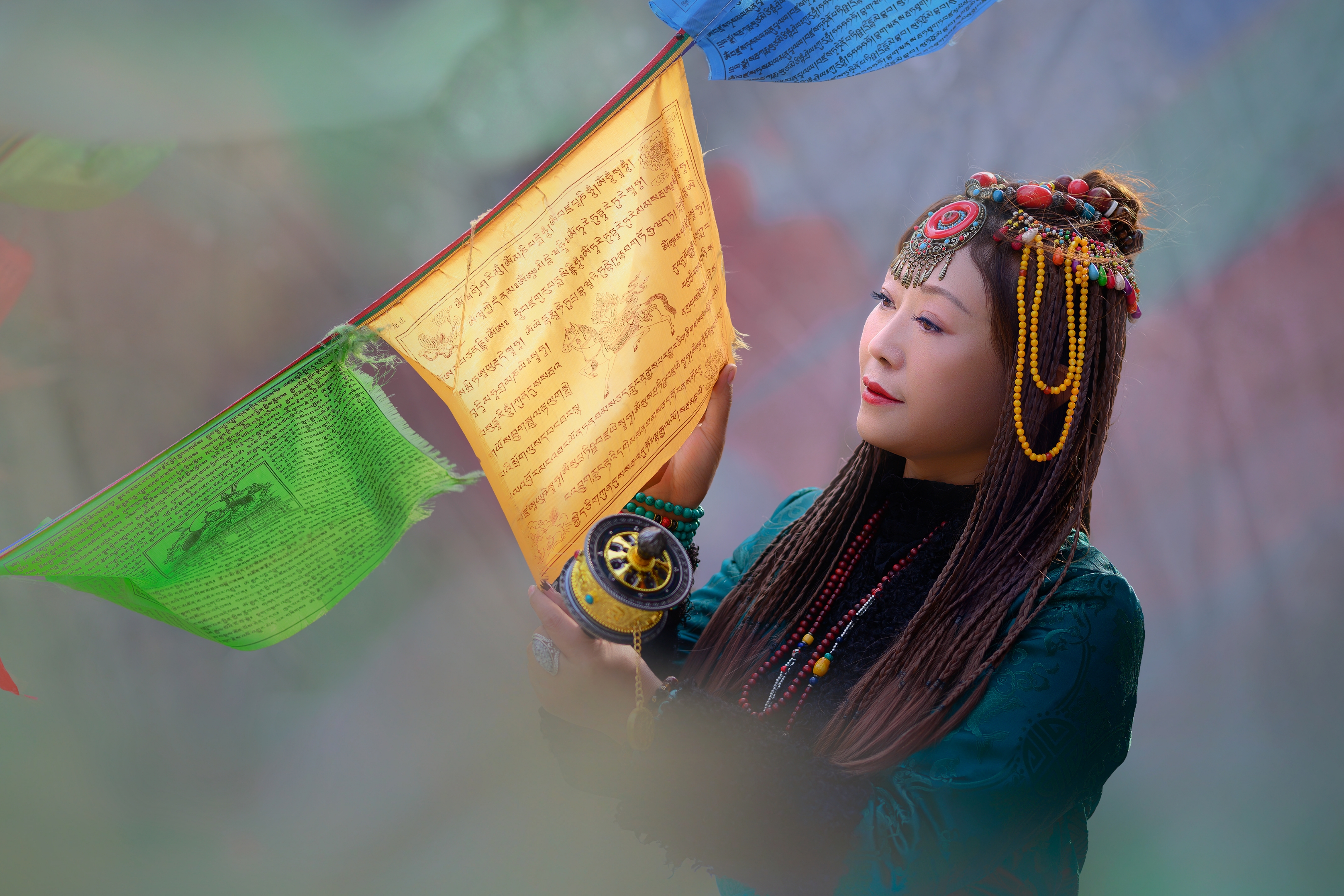 "卓玛"是藏族对女子的称呼,它的意思是"度母,一个很美丽的女神.