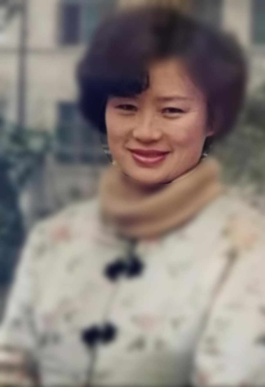 作者简介:彩虹,祖籍山东,生于北京,现居成都,从医多年,有浪漫音乐诗人