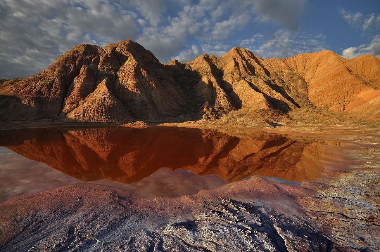 《独山子泥火山》 摄影:邢善良