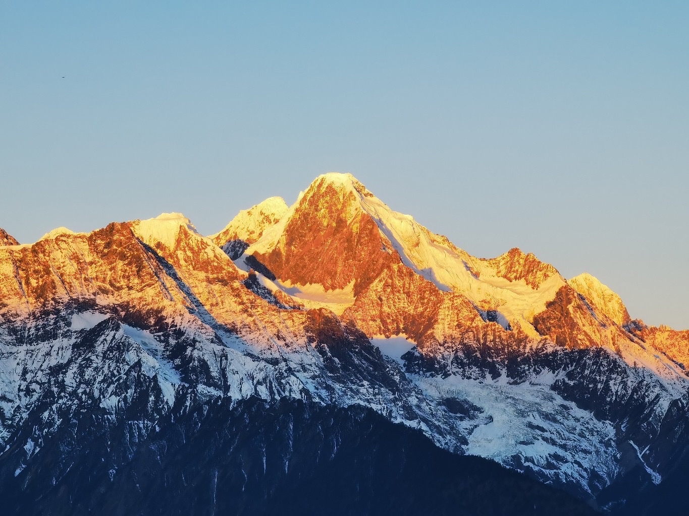 【首发】日照金山