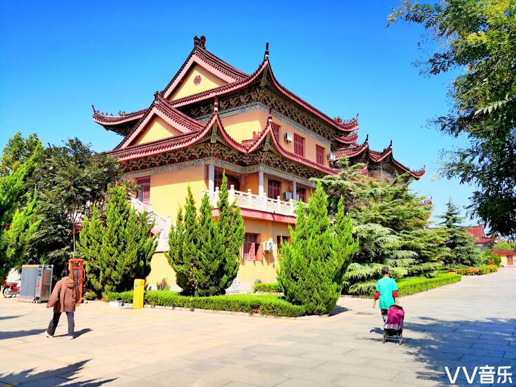 宏伟的海岛金山寺