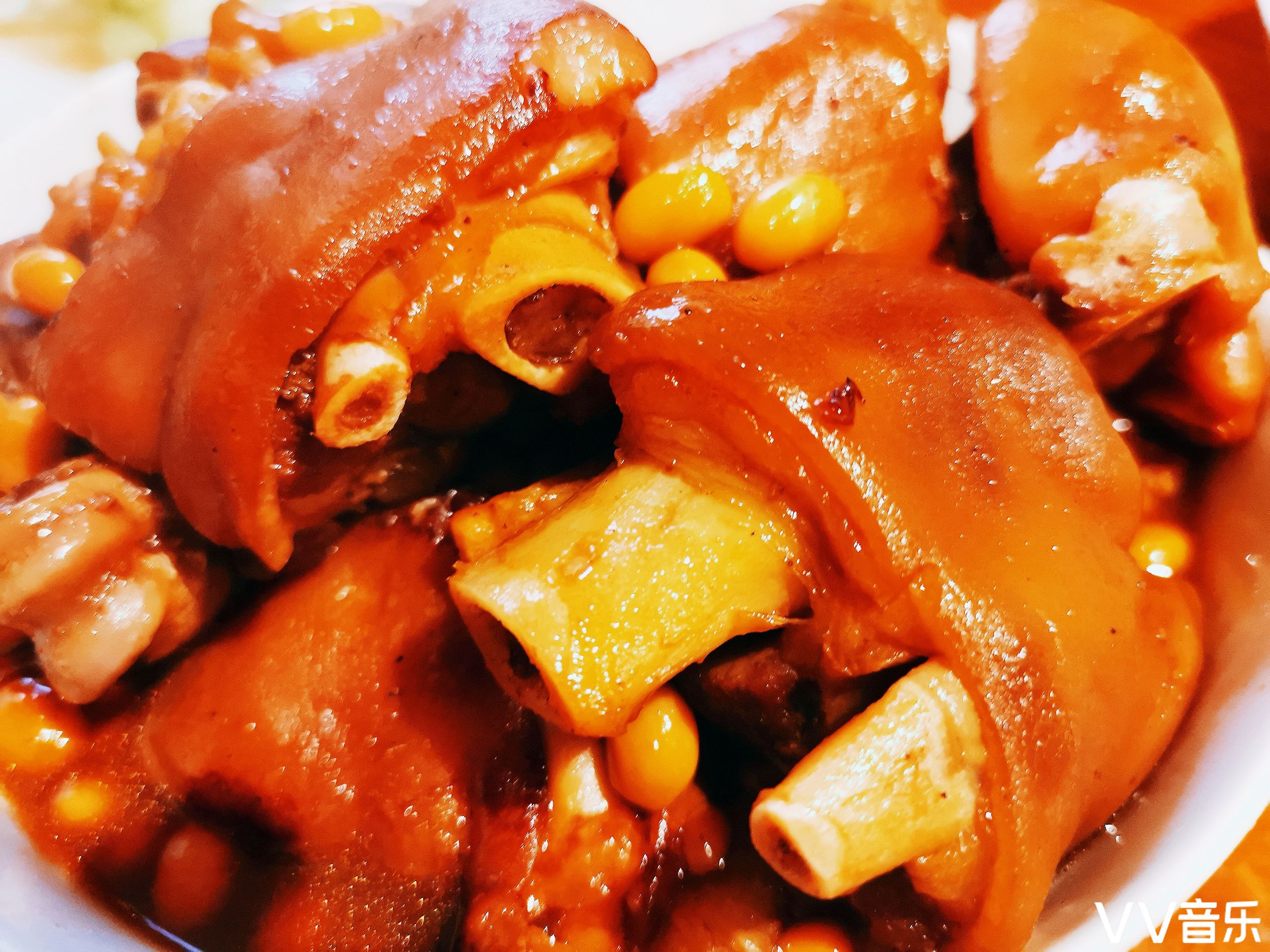图文/美食 爱小娜(荣 猪蹄在人们日常生活中是很常见的一道美味食品