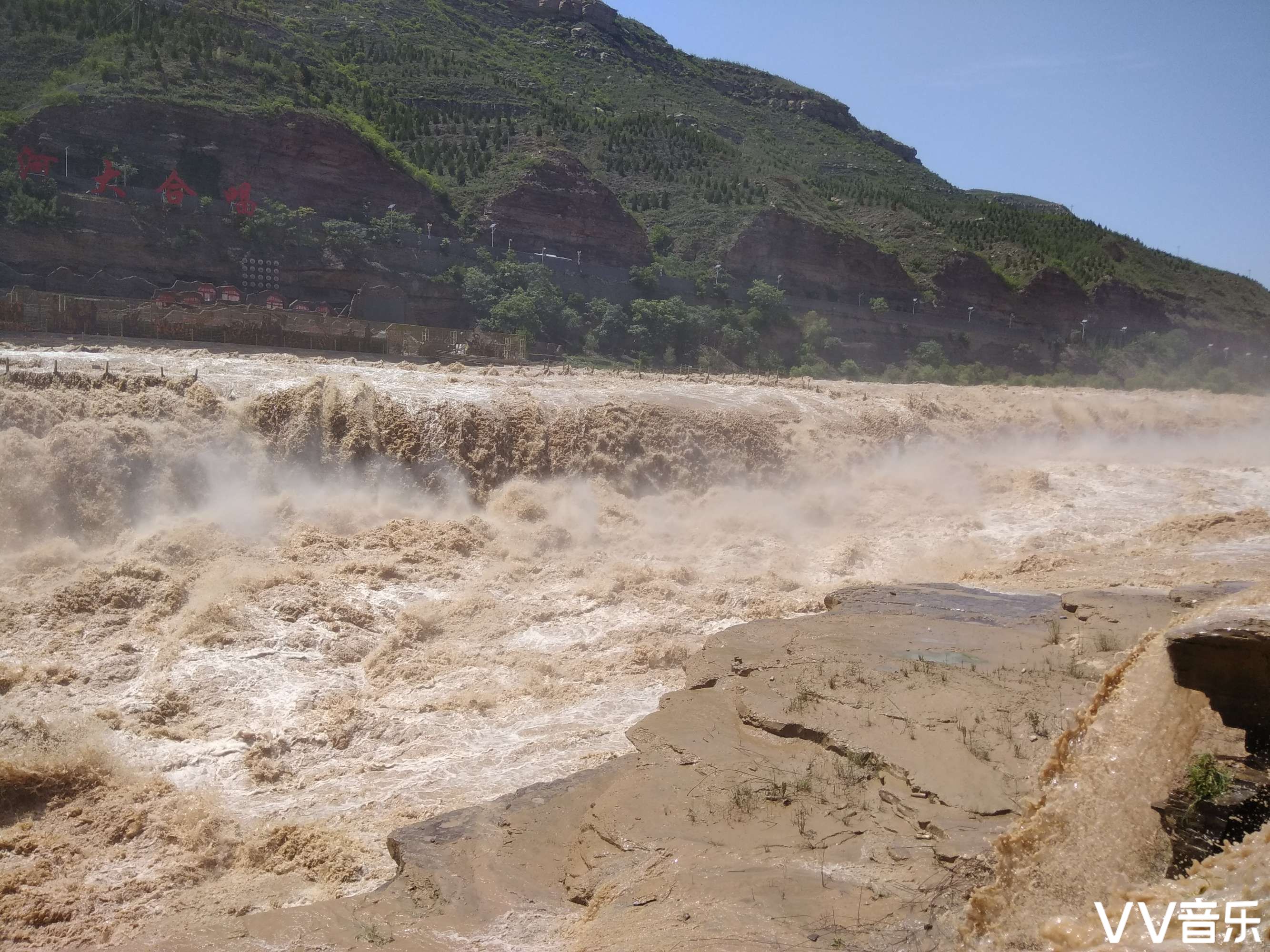 白曰依山尽黄河入海流欲穷千里目更上一层楼