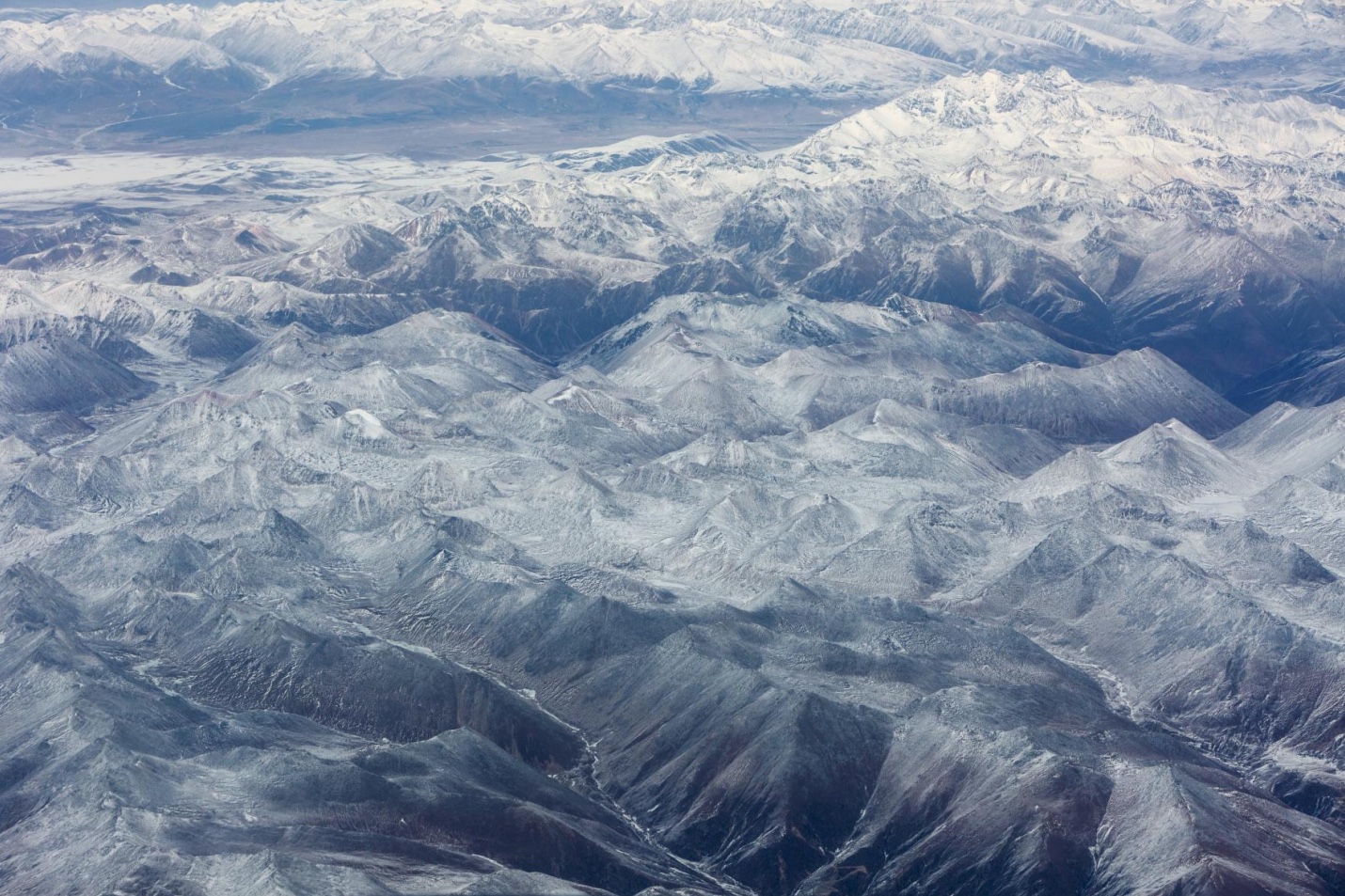 (首发)从舷窗俯瞰雪山