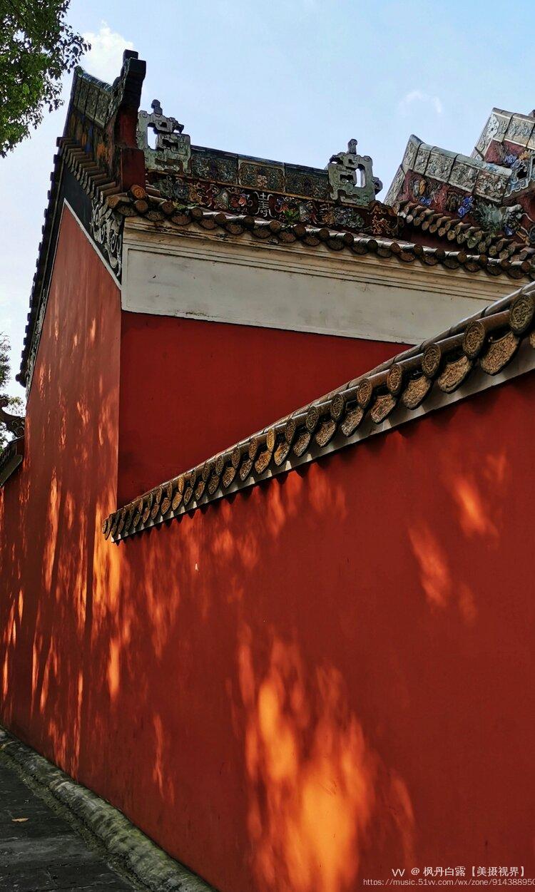 斑驳的红墙首发