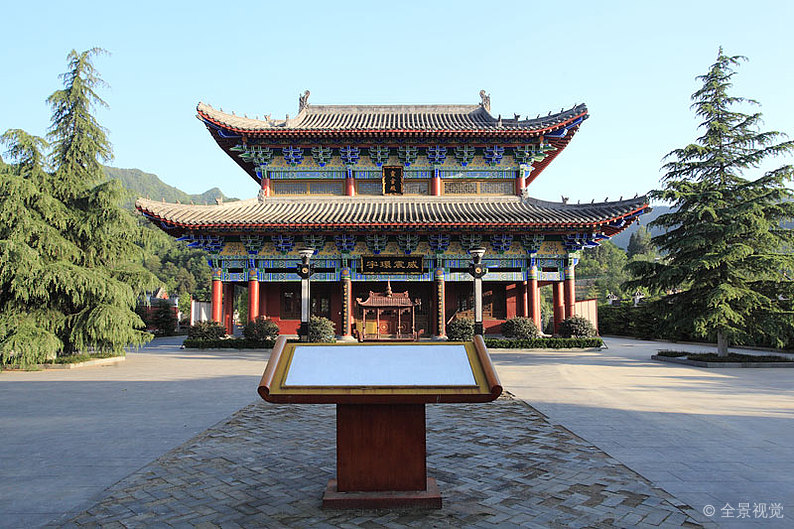 日升月落,风拂雨来,万千变化,时空诉说,都在澄明中循守着自然法则.