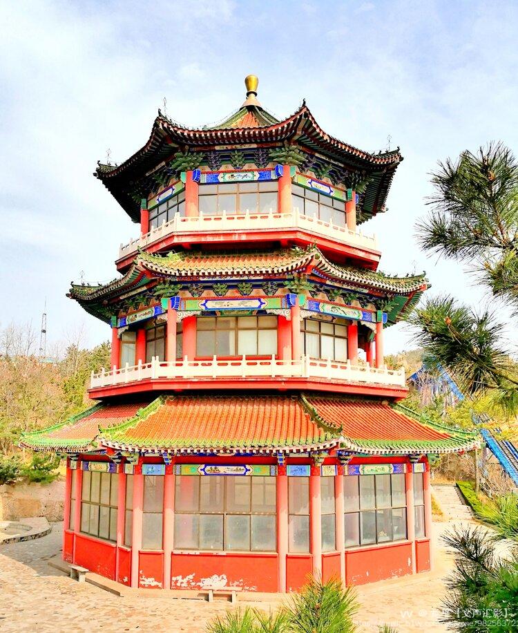 隆霞湖风景区是我在荣成走在道路上遇到的, 听说这个隆霞湖的由来, 是