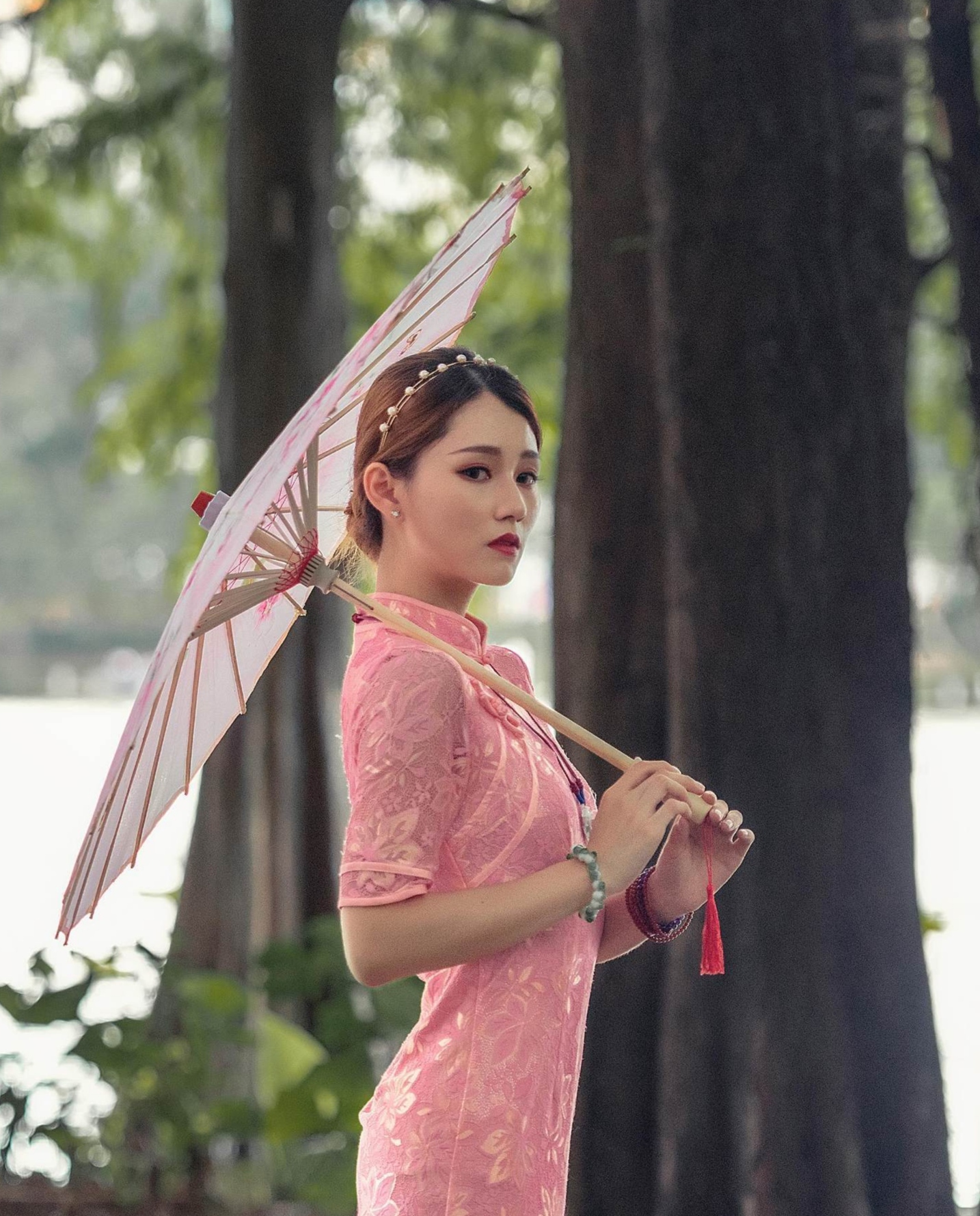 秋水伊人俏佳人