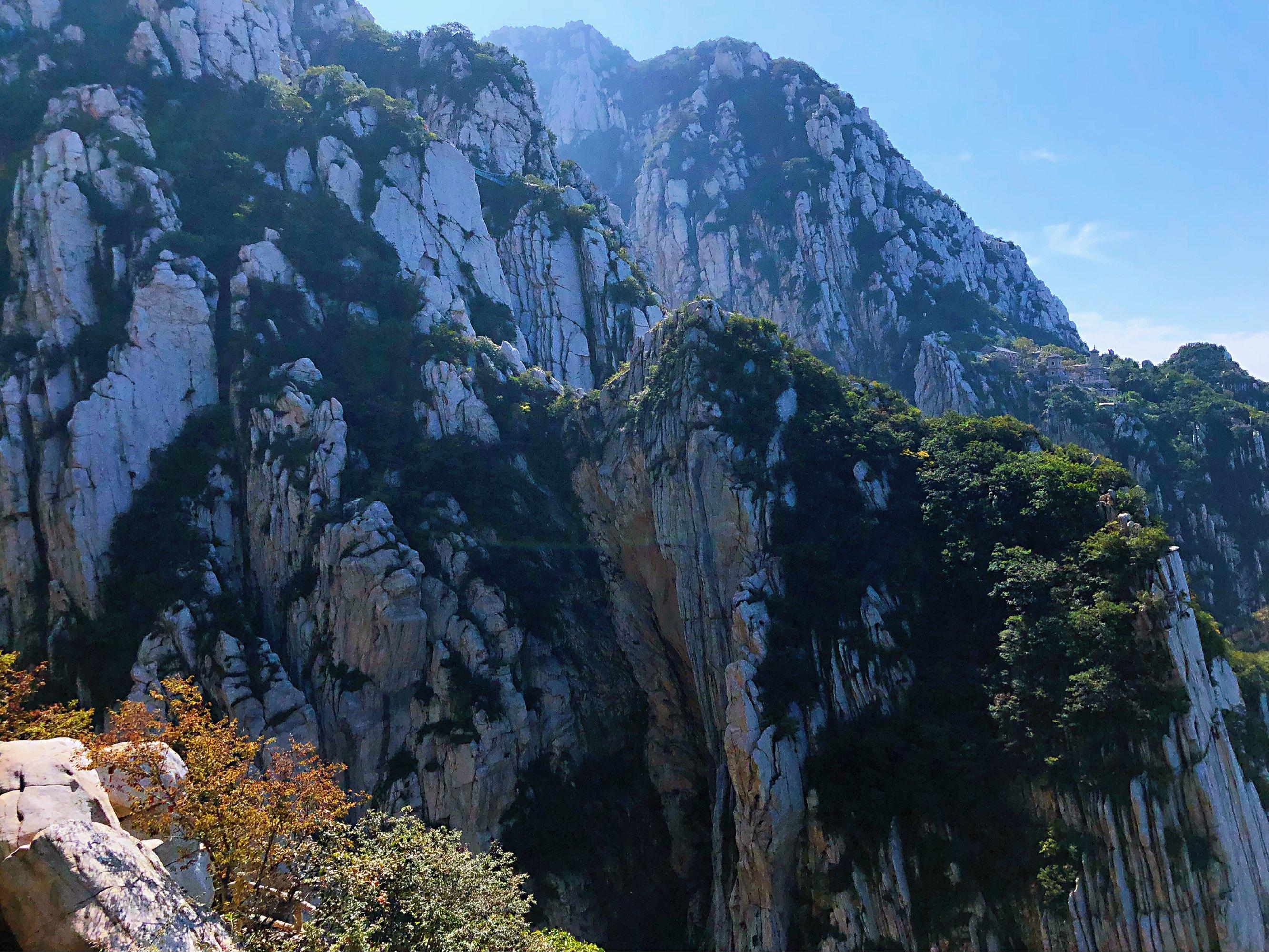 中岳嵩山主峰峻极峰(太室山)又称嵩顶