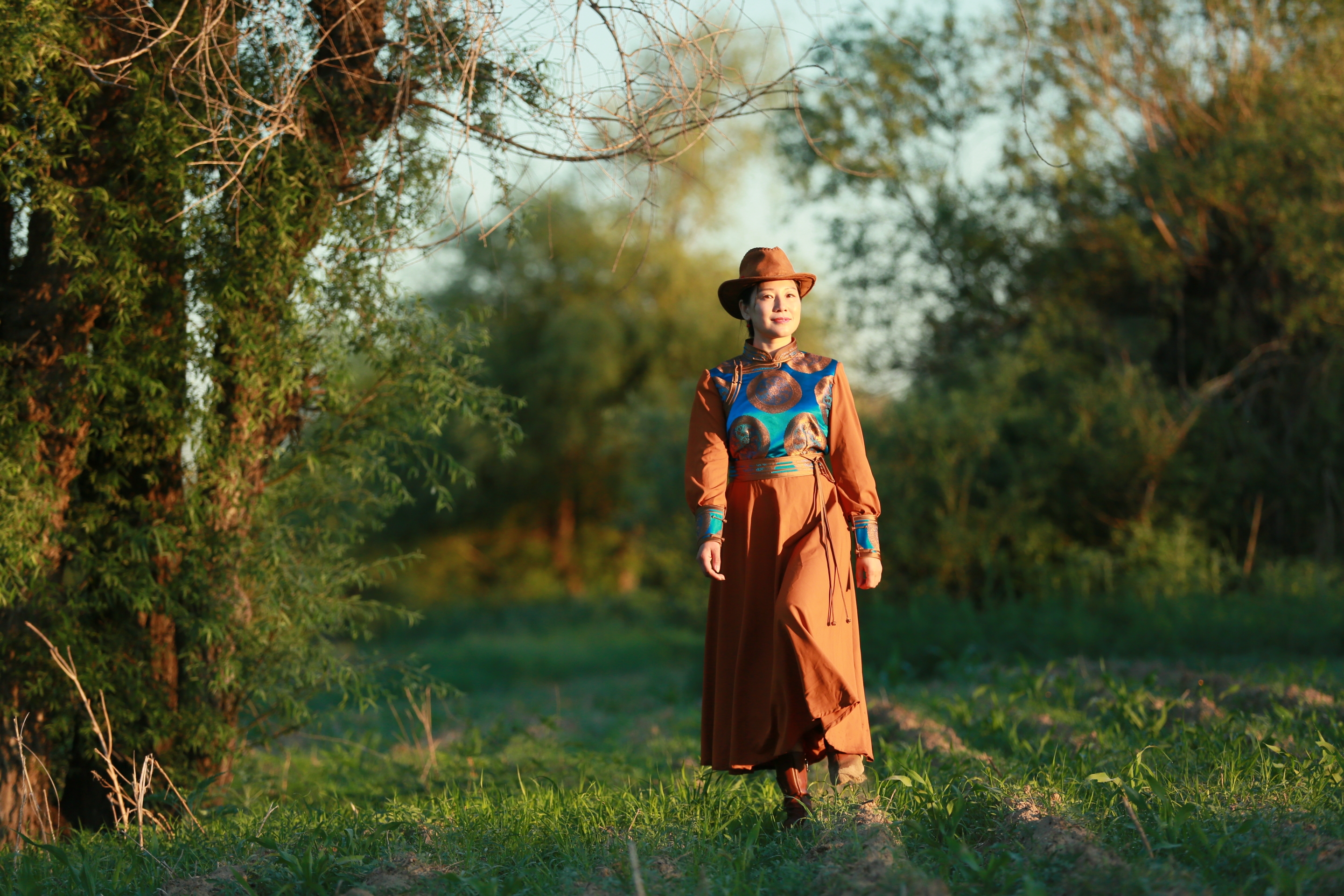 摄影:莎莎 出镜:娜仁格日勒,呼斯冷 地址:内蒙奈曼旗 日期:2020.6.17