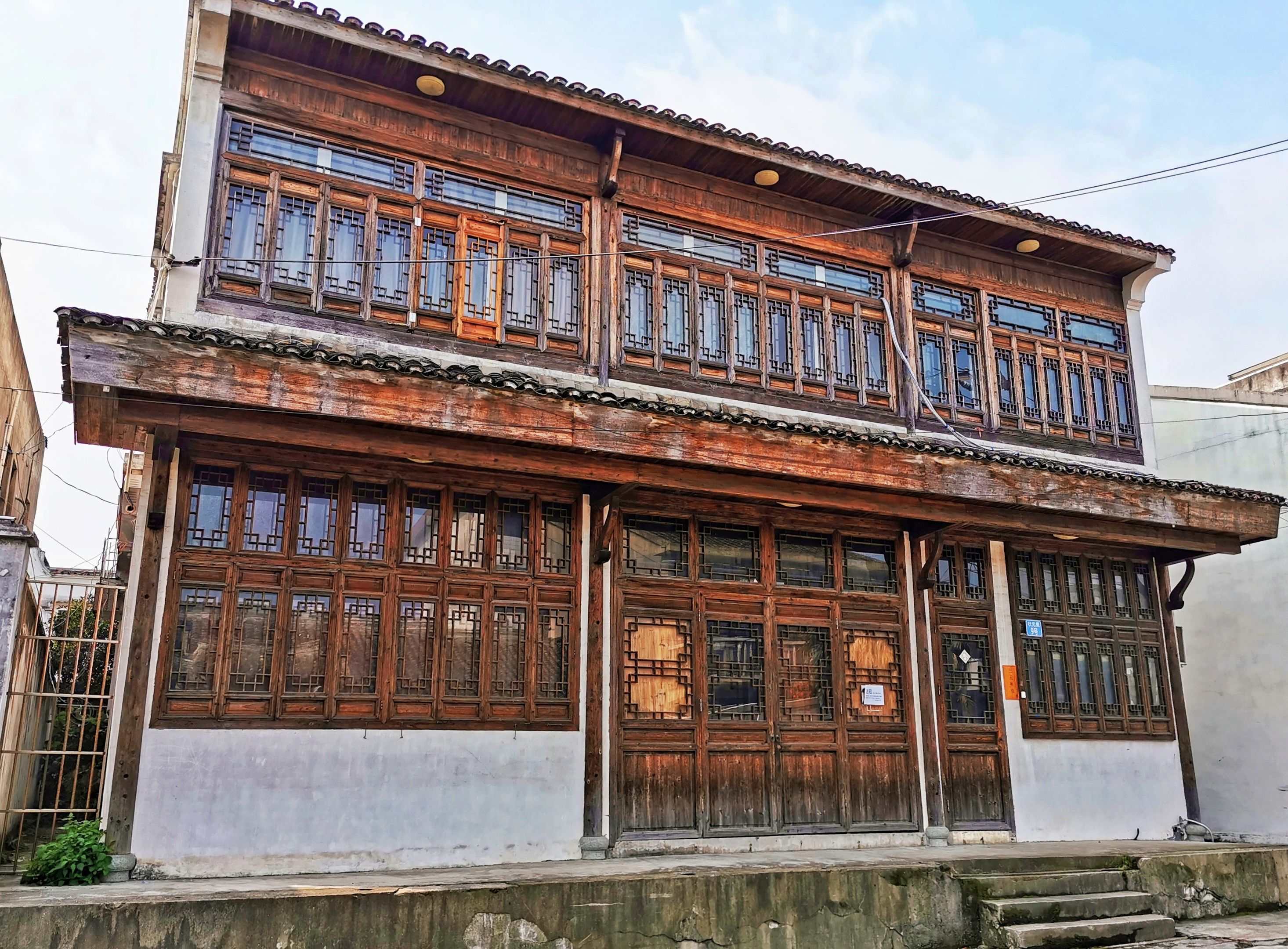 温州永昌堡,这是一座明代抗倭城堡,远望城墙高耸,旌旗飘扬,有