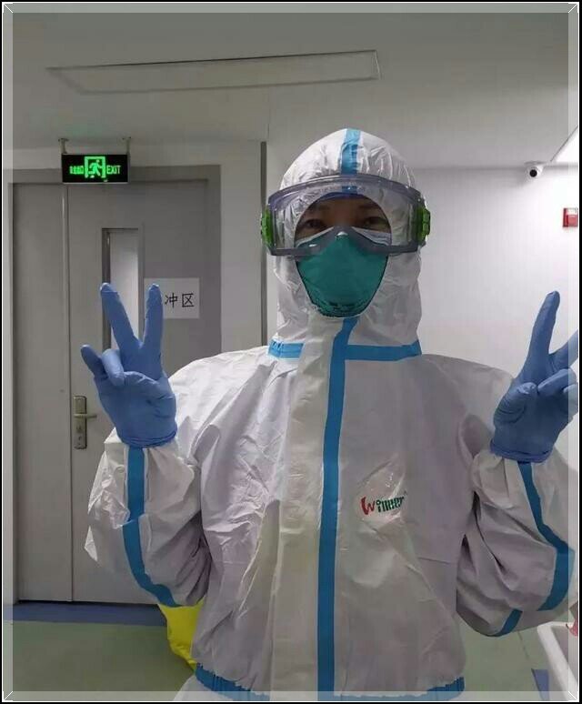 白衣使者在抗击瘟神的前线度过一个个特殊白天与夜晚他们用大无畏的