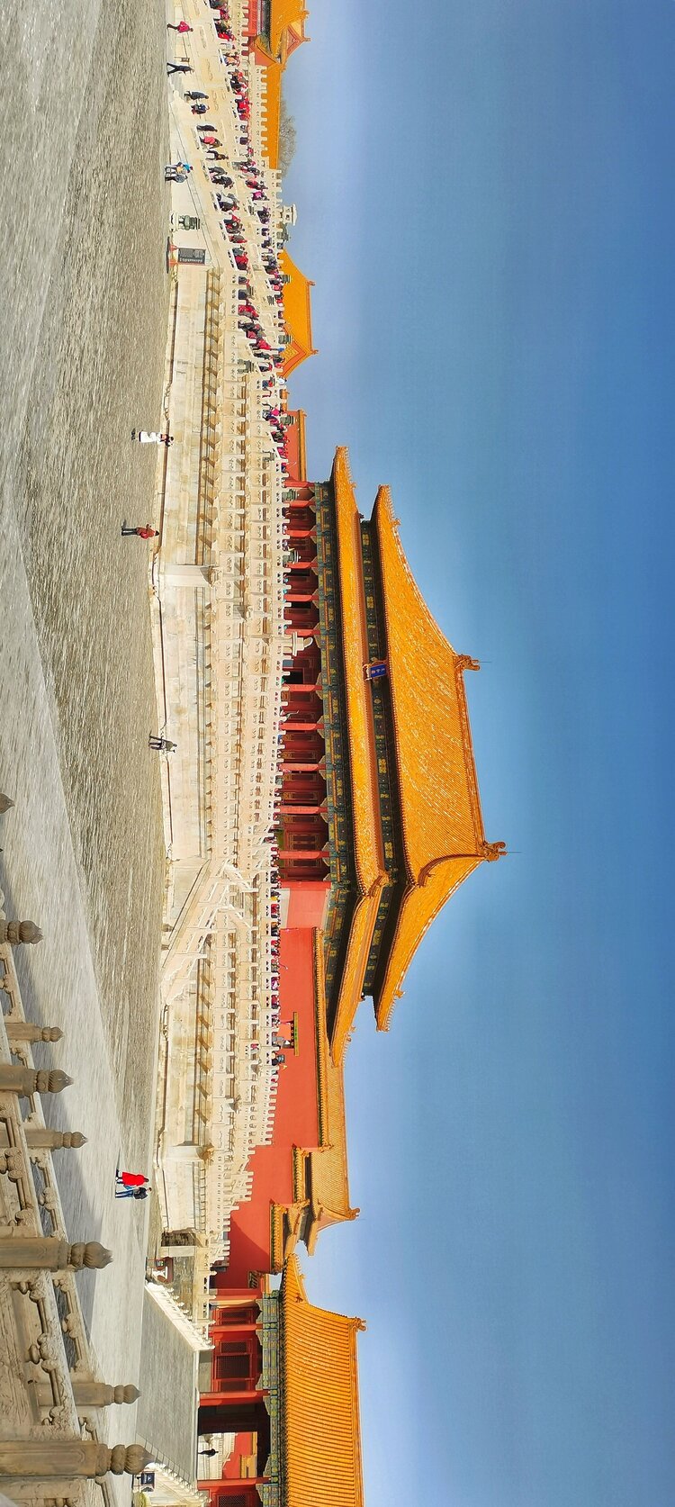 北京故宫是世界上现存规模最大,保存最为完整的木质结构古建筑之一,是