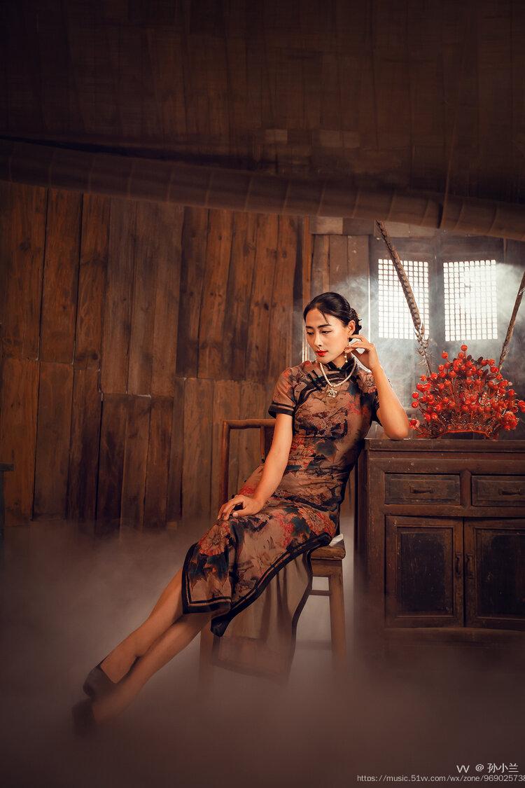 敏敏摄影/后期:孙小兰拍摄场景:宁波鸟叔摄影俱乐部拍摄时间:2021.6.