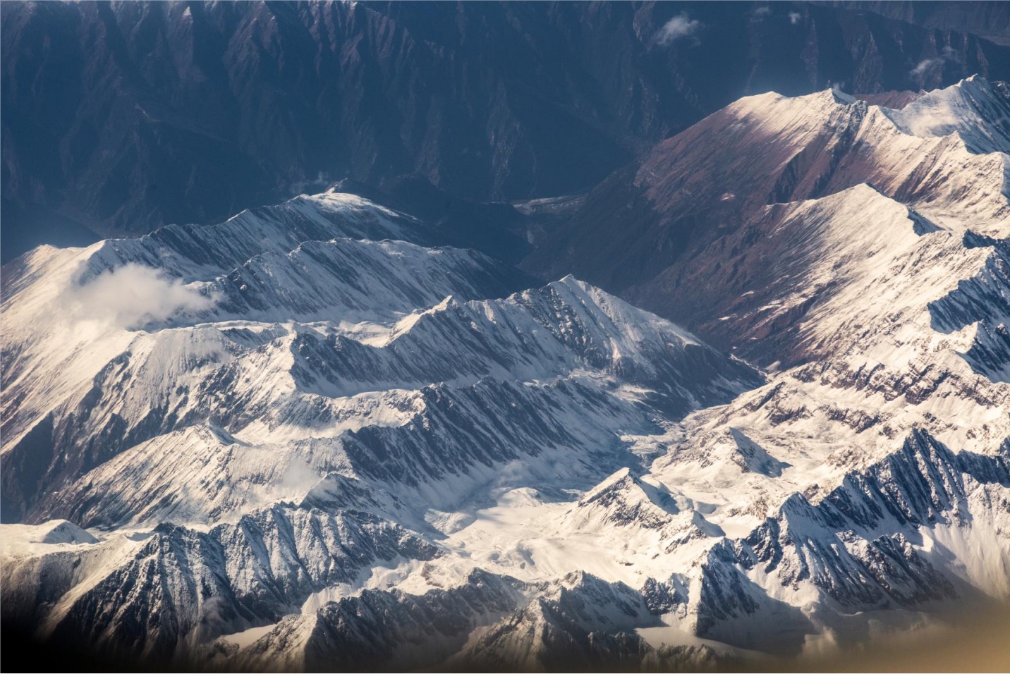 (首发)从舷窗俯瞰雪山