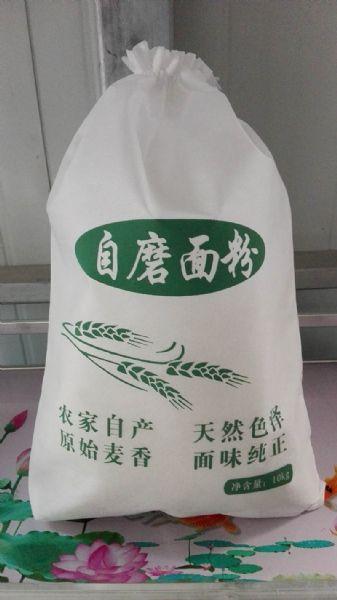 面袋子装玉米粒图片来源网络