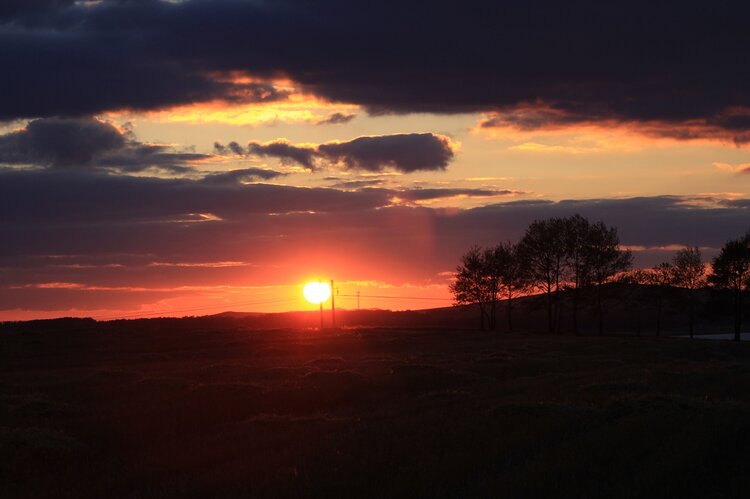 草原落日