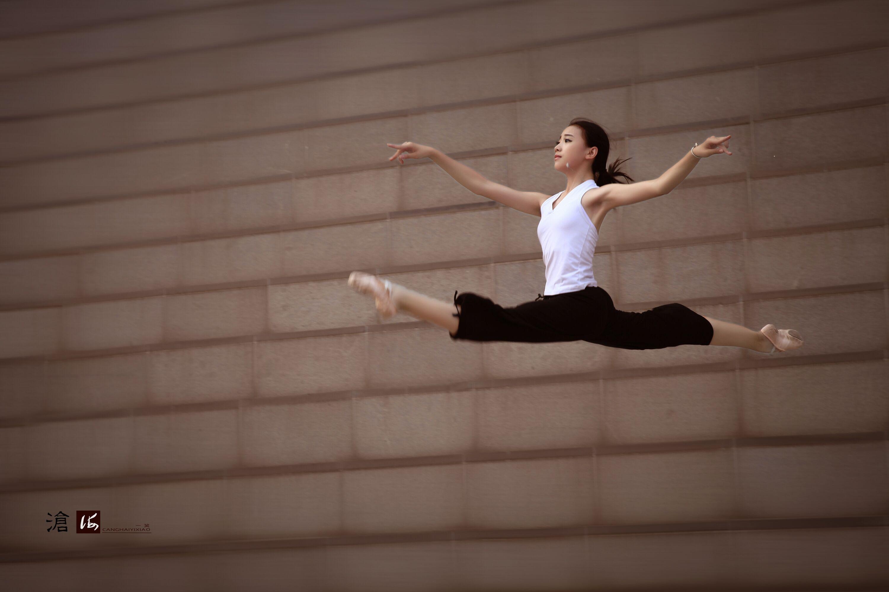 【原创首发】春姿舞媚缠绵韵,恋语温柔醉怡心.