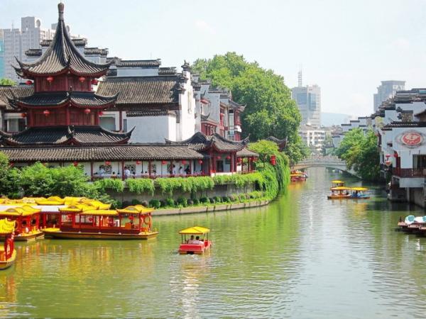 小橋流水美如畫,靜謐含情仙境韻 千年古街在臨江,紫陽風情美名揚.