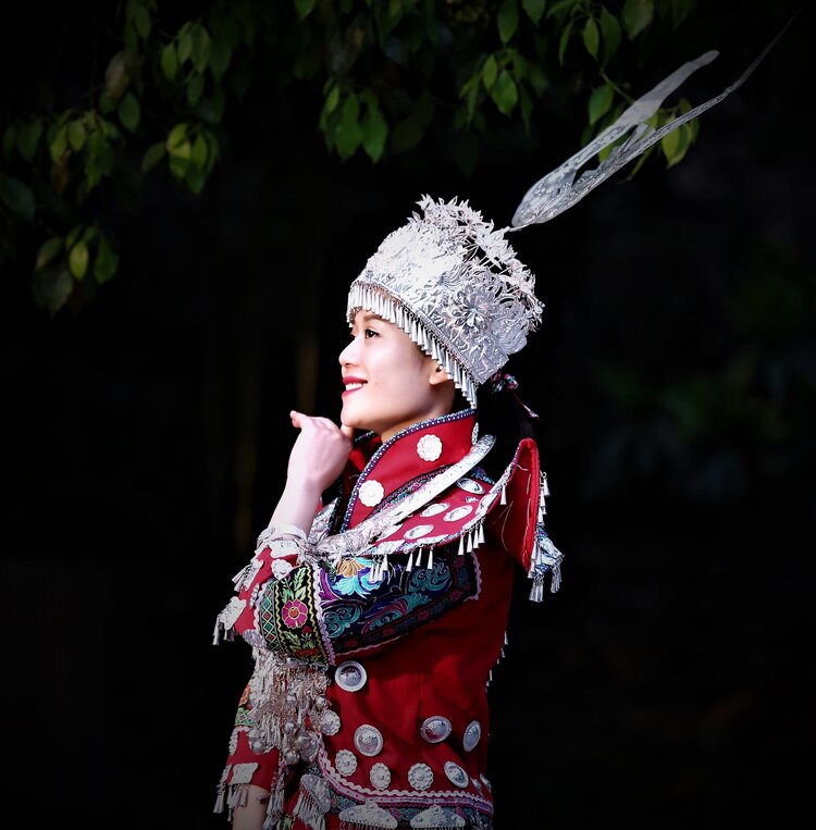 苗族少女摄影雷蒂森出境李珊