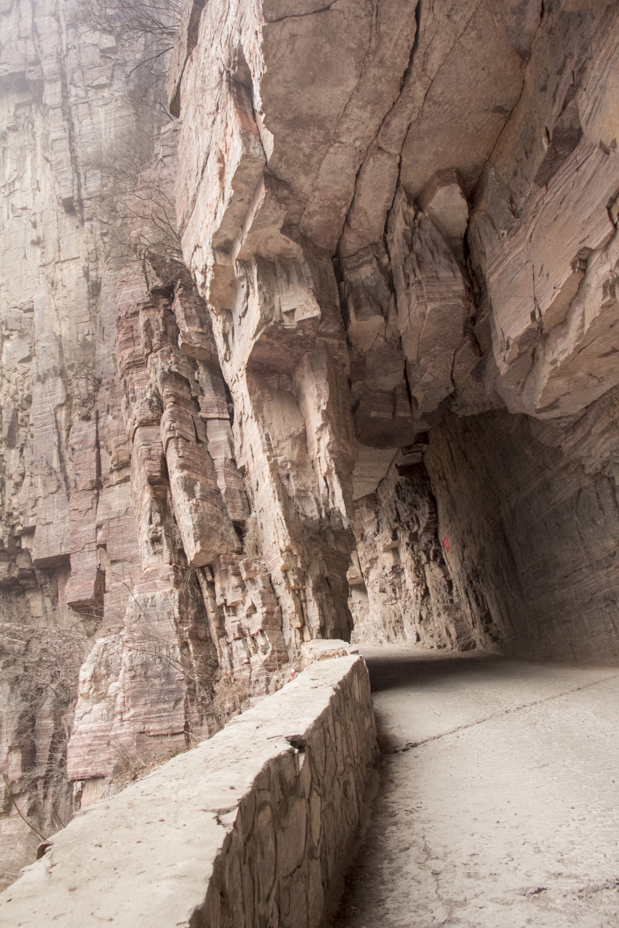 生命礼赞一一绝壁长廊郭亮洞(首发)