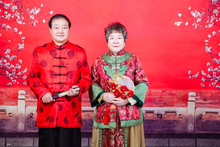 隋金才焉振敏50年金婚婚纱照