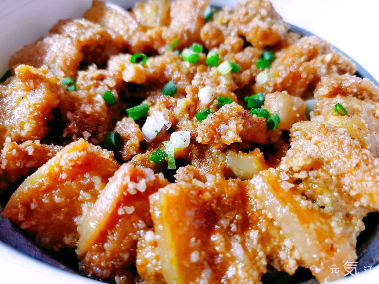 粉蒸肉这道菜,是老母亲手把手教会我的,制作过程和其他人做的粉蒸肉没
