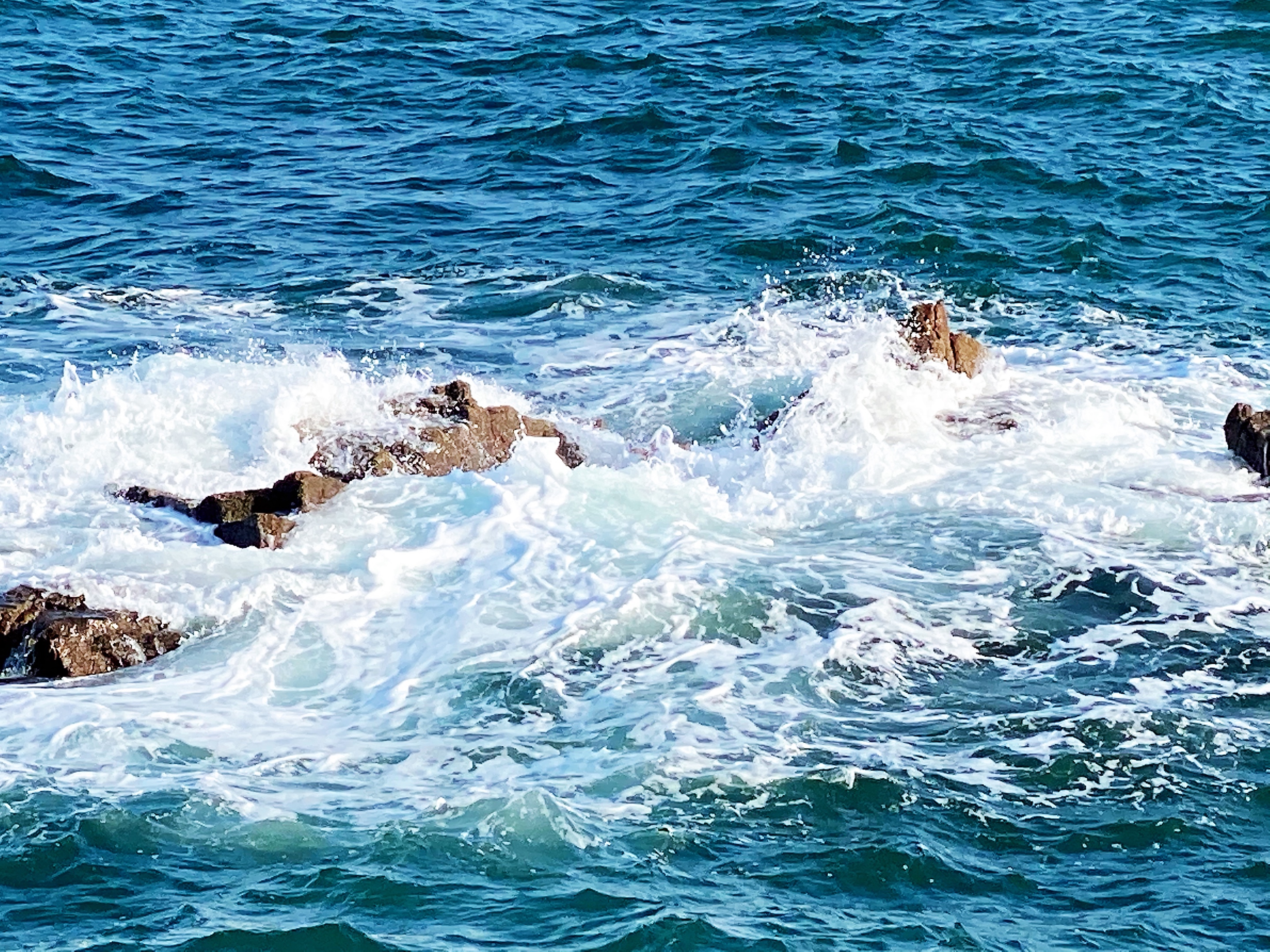 【首发】大海与浪花