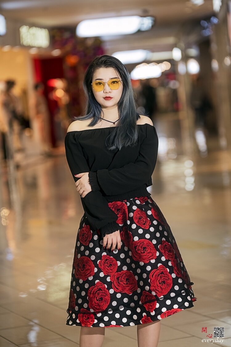 有一个星期没有拍照流泪今天开心在东莞常平百花时代广场拍摄美女lazy