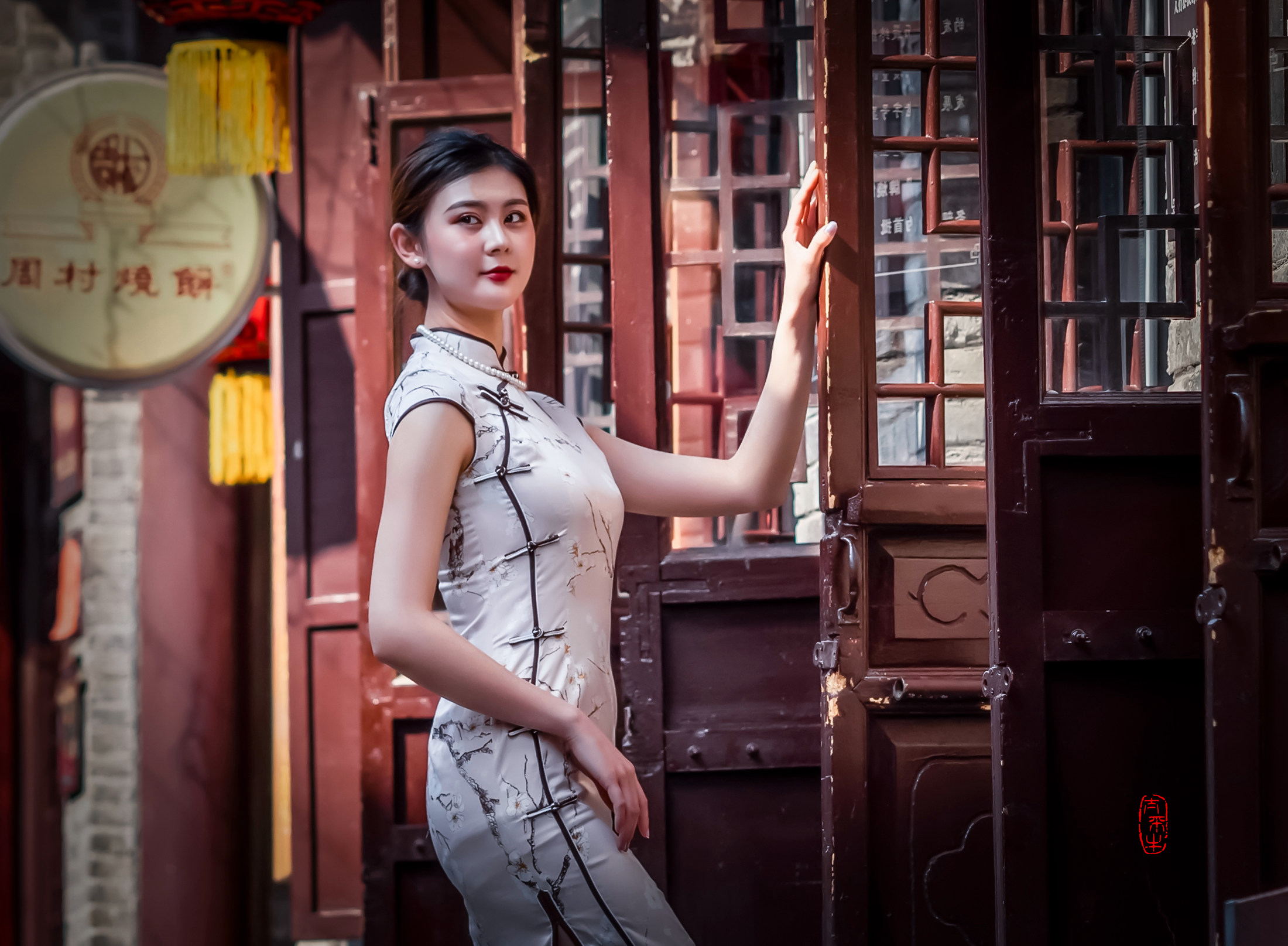 一袭旗袍秀古城