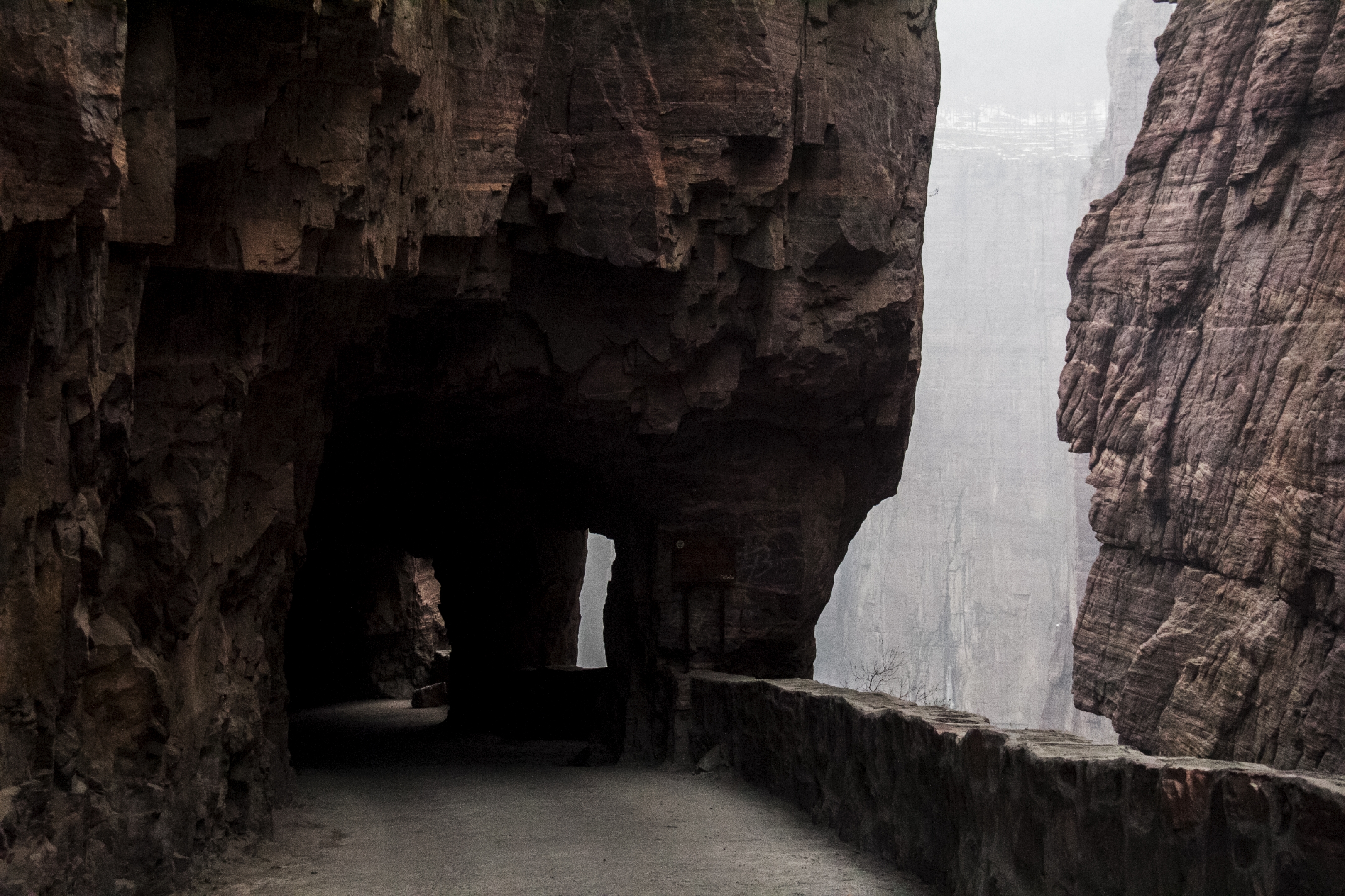 生命礼赞一一绝壁长廊郭亮洞(首发)