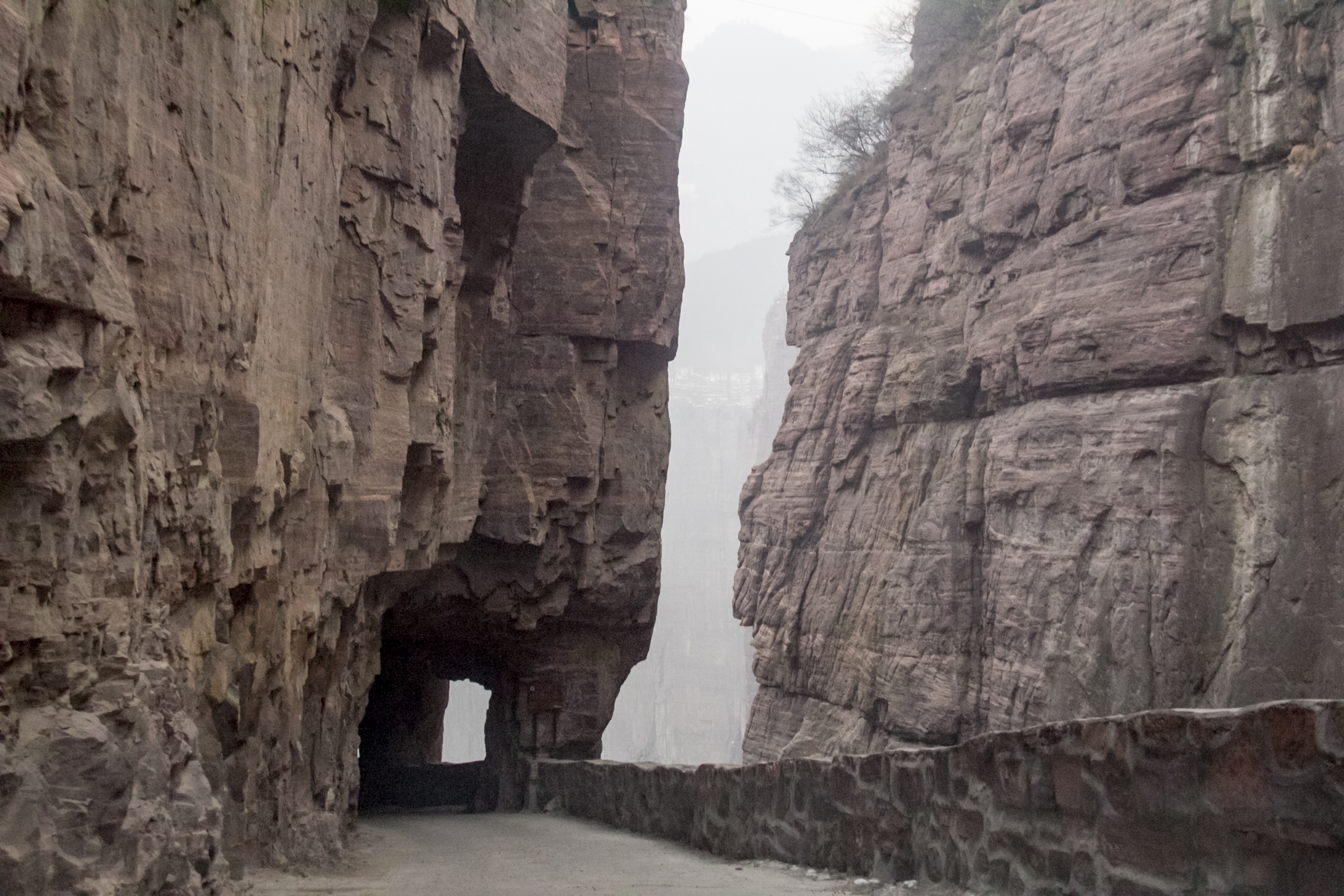 生命礼赞一一绝壁长廊郭亮洞(首发)