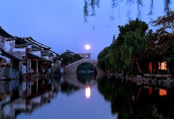 月光下的中国作者欧震