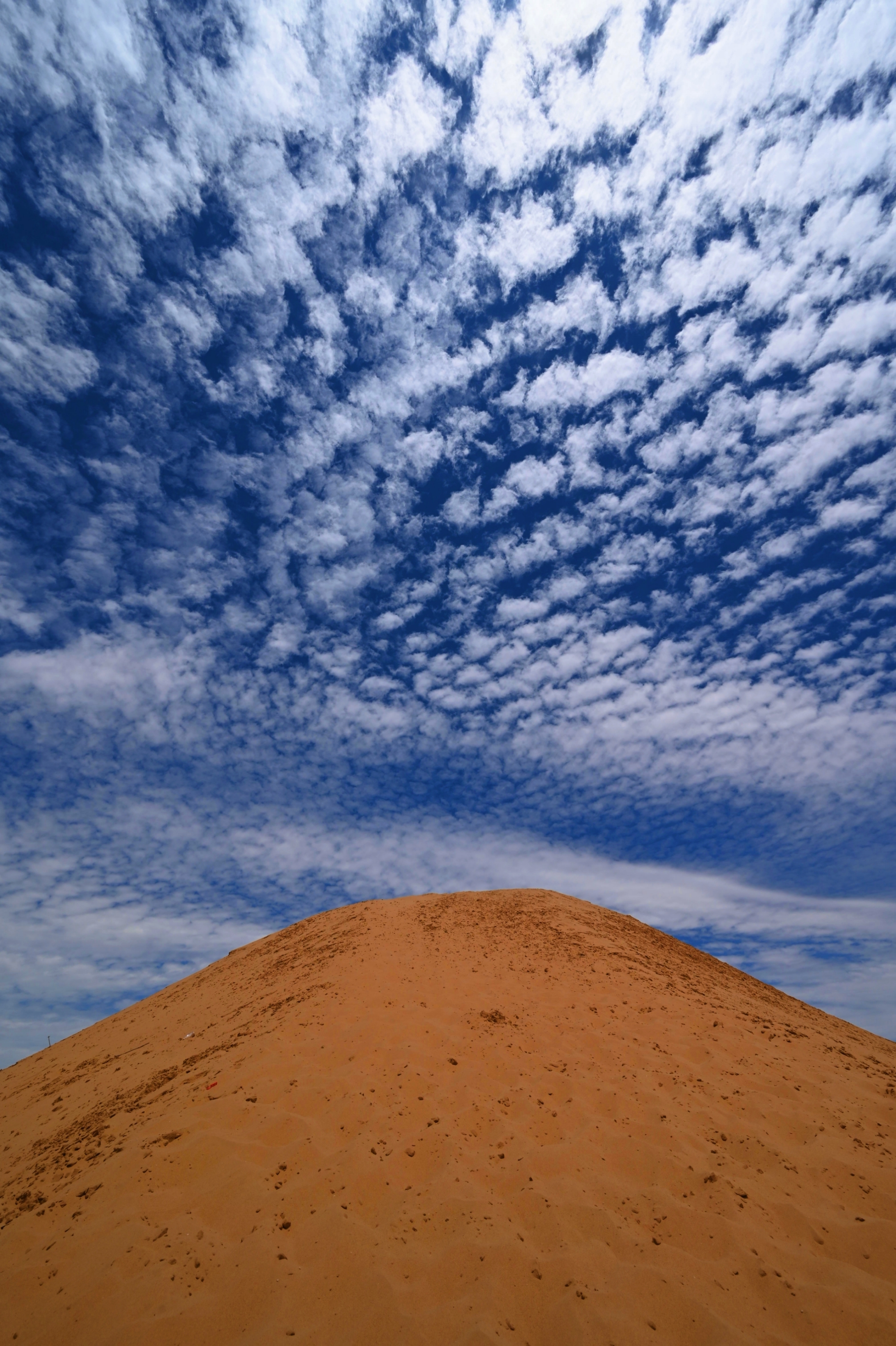 沙漠月牙湖的图片图片