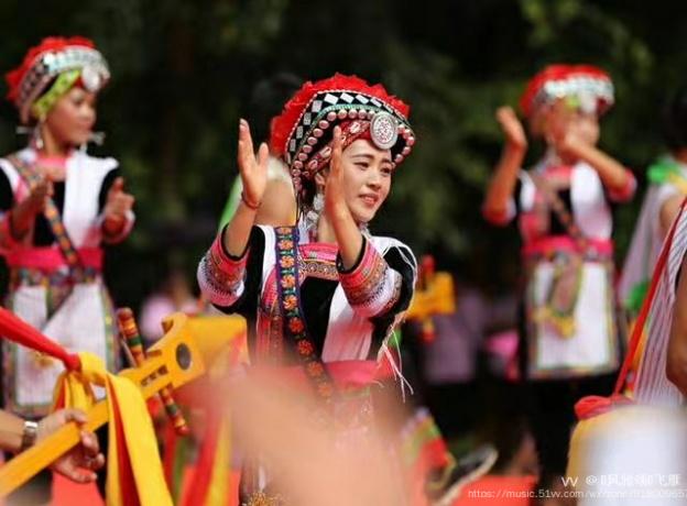 阿细跳月就是在月光篝火边起舞,唱歌,它是彝族阿细人的一种民族歌舞