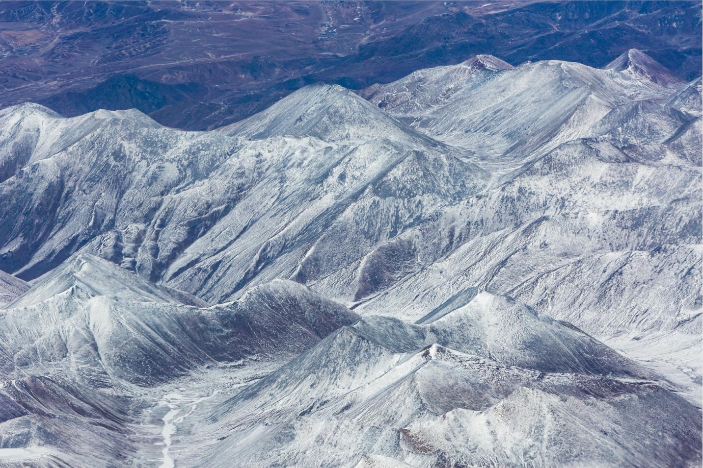 (首发)从舷窗俯瞰雪山