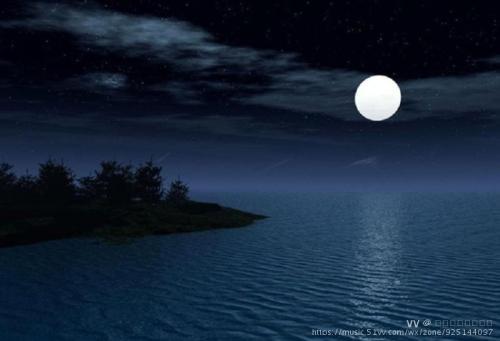 江畔何人初见月?江月何年初照人?江天一色无纤尘,皎皎空中孤月轮.