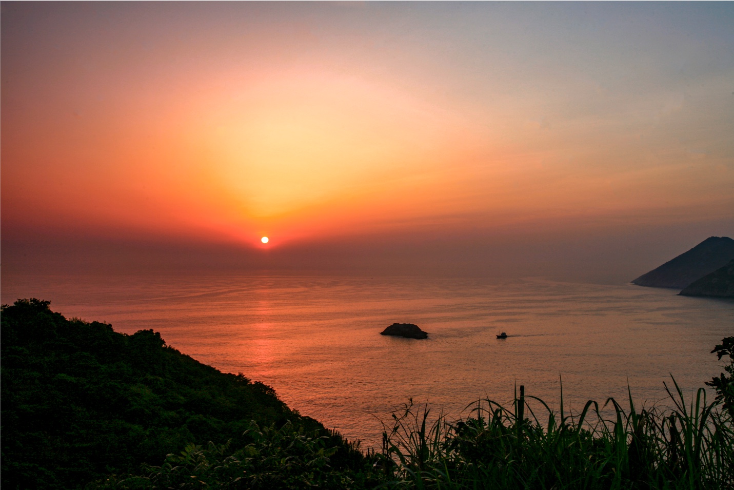 (首发)海上日出