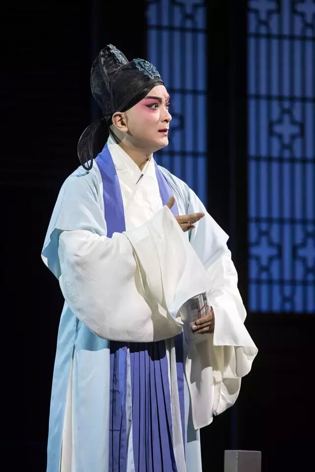 梁辰鱼深感灵魂无处安放,但魏良辅创制的"水磨调"昆曲旋律萦绕在耳